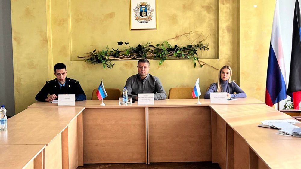 Василий Ткачук: Провел совещание совместно с прокурором Калининского района города Донецка Александром Школьным