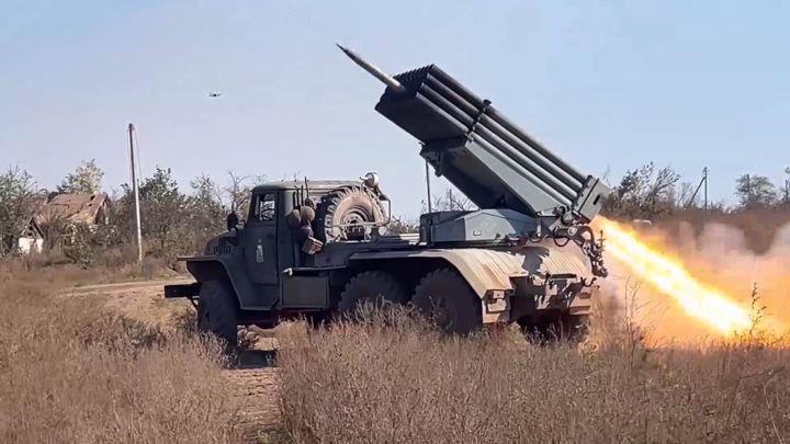 Почти сутки ВСУ находятся под массированным обстрелом в ДНР