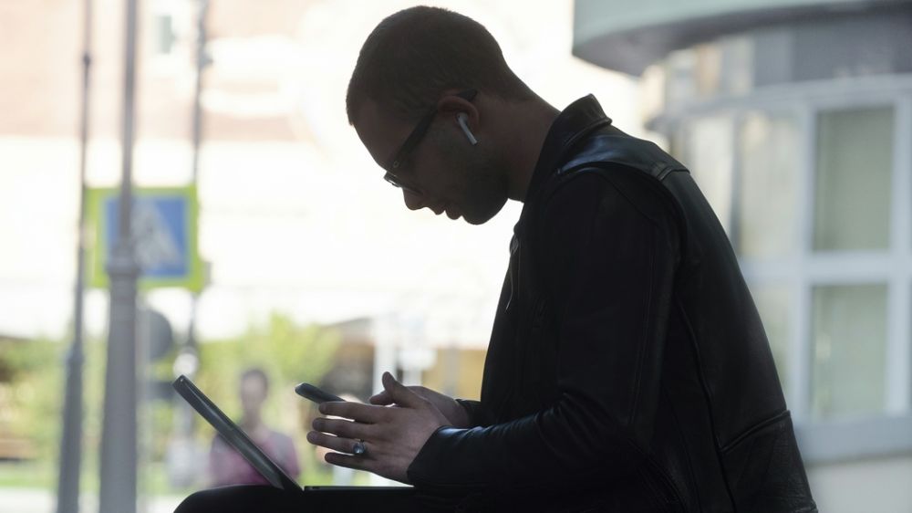 "Почему вы в России?!": "Щедрый жест" мобильных операторов вызвал неудобные вопросы