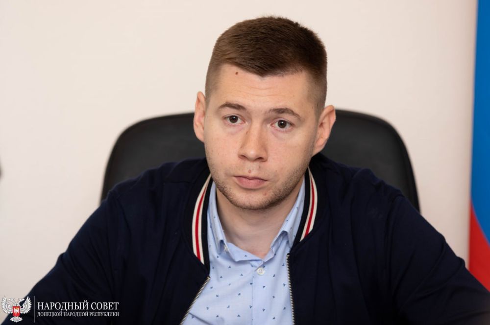 Состоялось расширенное заседание Комитета Народного Совета по молодежной политике и патриотическому воспитанию, в котором приняли участие представители Министерства молодёжной политики и Молодёжного Парламента Донецкой Народной Республики