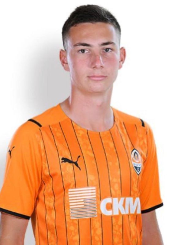 Борис Рожин: Украинские СМИ заявляют, что украинский футболист Распутько после матча в Бельгии сбежал из расположения клуба "Шахтер" (к Донецку он более отношения не имеет) и обратился в посольство России в Бельгии за политическим убежищем