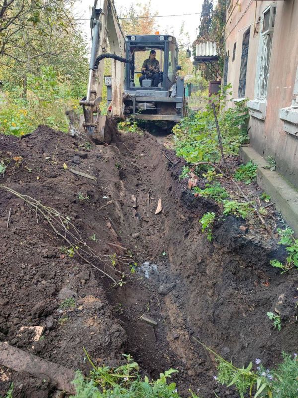 Василий Ткачук: Силами подрядной организации шеф-региона города Москвы по улице Цусимская 12а производится замена трубы и подключение холодного водоснабжения