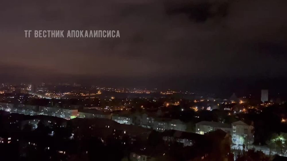 Евгений Лисицын: Жители Донецка в эти минуты наблюдают мощнейшую обработку позиций ВСУ со стороны Авдеевки