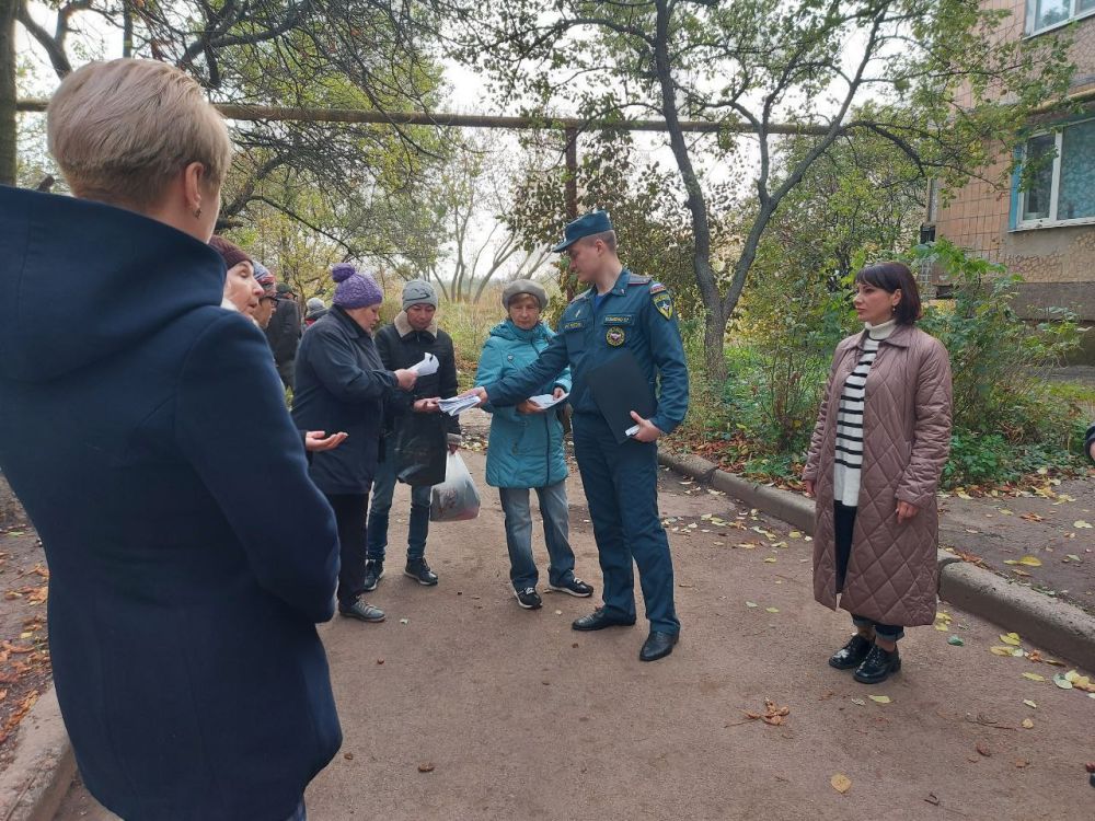 Продолжаются сходы с жителями Ленинского района города Донецка