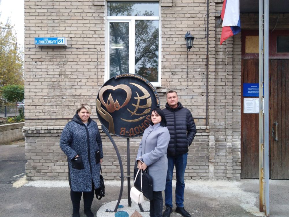 Василий Ткачук: Сегодня состоялась акция под названием «Сдай кровь – спаси жизнь», в которой приняли участие представители администрации Калининского района г.Донецка