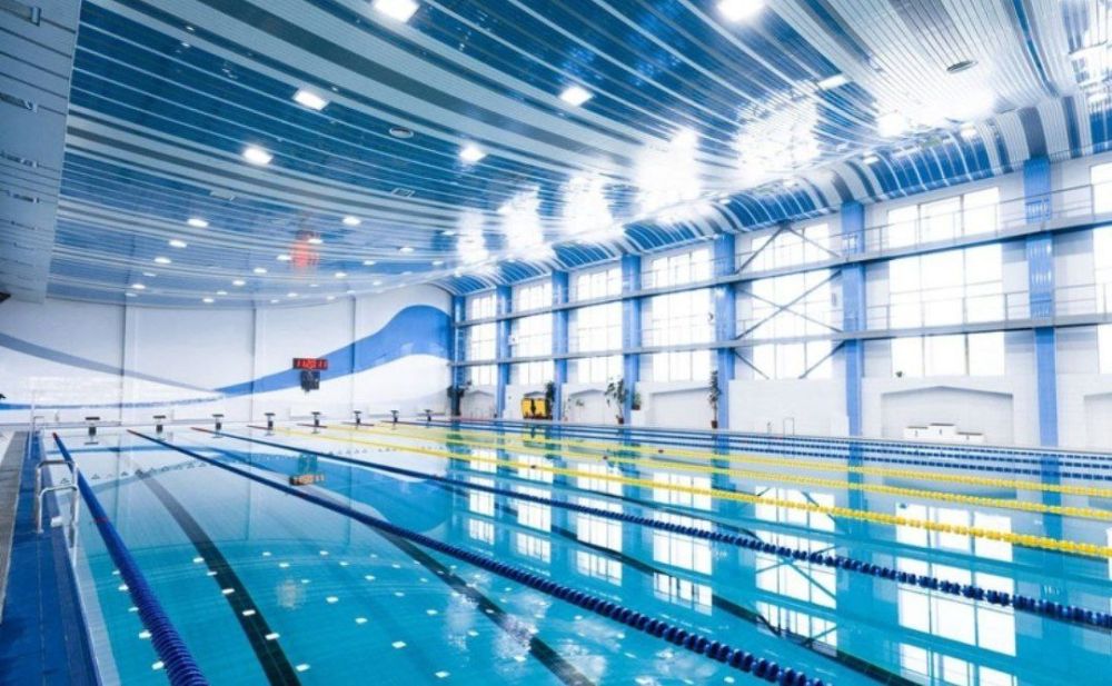 Майя Пирогова: Физкультурно-оздоровительный комплекс и модульные бассейны примут первых посетителей в конце следующего года - такими планами поделился министр молодежи, спорта и туризма ДНР Юрий Мартынов.