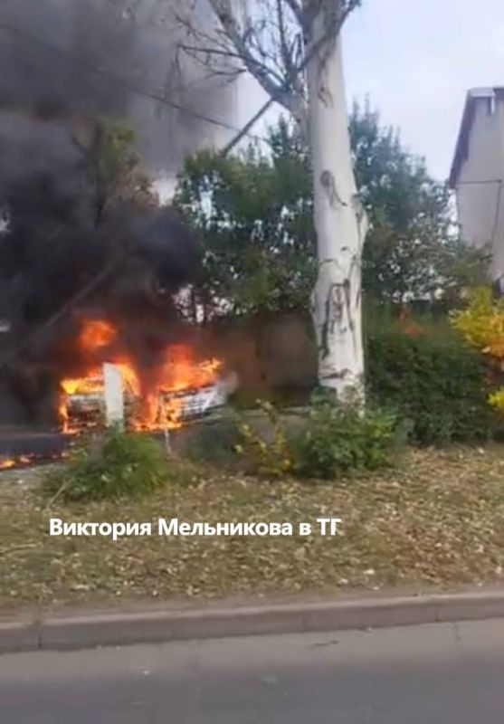 Виктория Мельникова: Горят машины в Калининском районе Донецка, украинские боевики выпустили 4 ракеты РСЗО из н.п Дачное