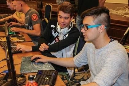 В ДЮСШ Донецка открылись отделения для занятий киберспортом