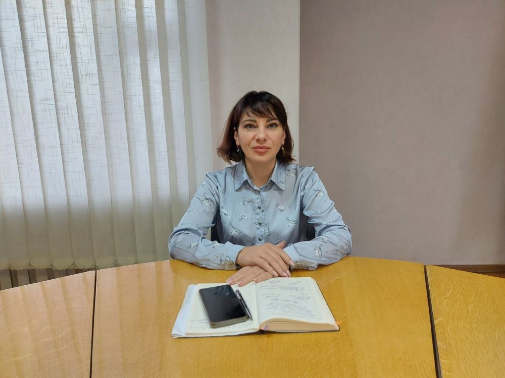 Татьяна Темникова: Сегодня, 25 октября, совместно с сотрудником отделения НД и ПР Ленинского района г. Донецка МЧС России по ДНР, провела совещание с представителями ТСЖ по подготовке жилых домов к эксплуатации в осенне-зимний период