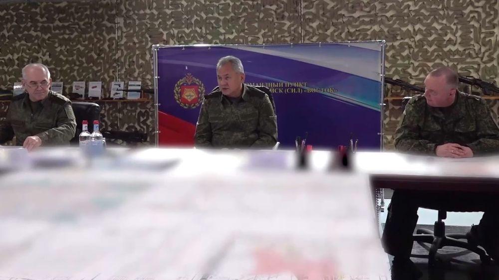 Шойгу проверил передовой пункт управления группировкой «Восток» на Южно-Донецком направлении