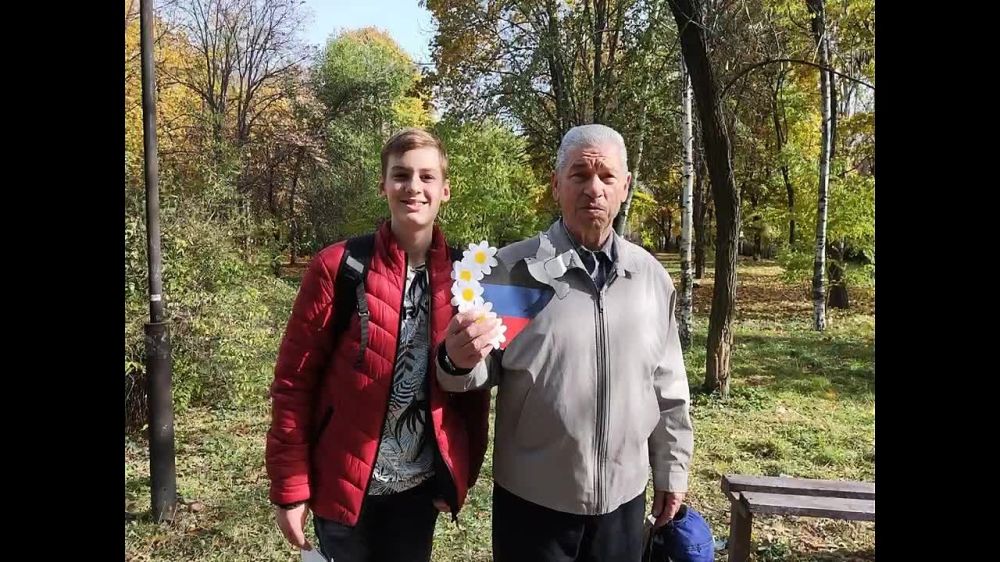 Василий Ткачук: С Днём Флага ДНР!. Поздравление от обучающихся учебных заведений Калининского района Донецка посвященное празднованию Дня государственного флага Донецкой Народной Республики