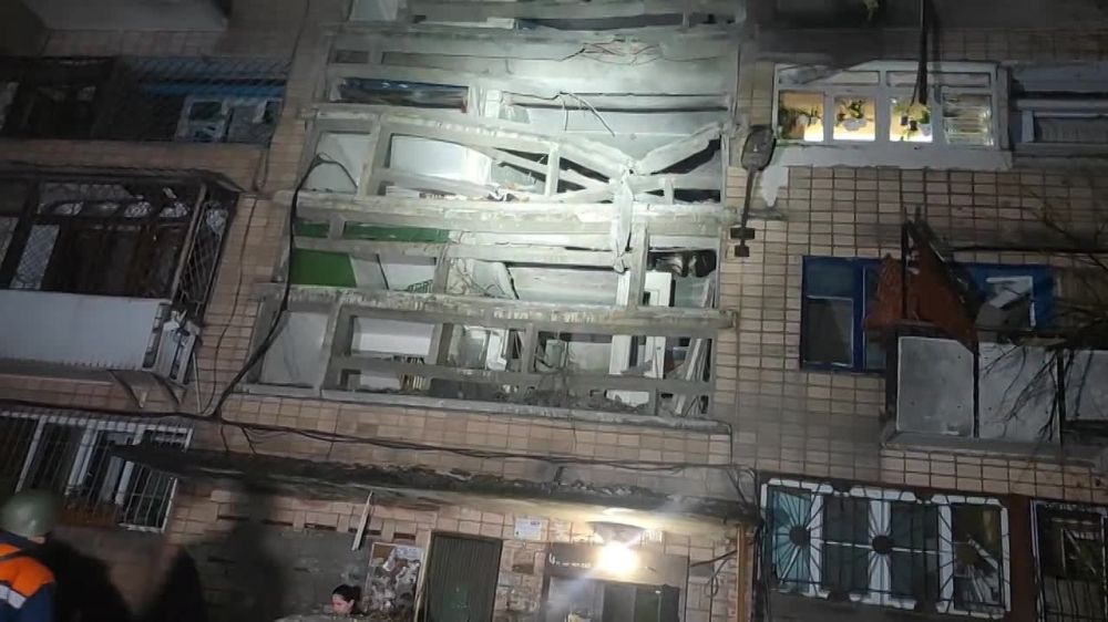 Еще последствия обстрела в Калининском районе