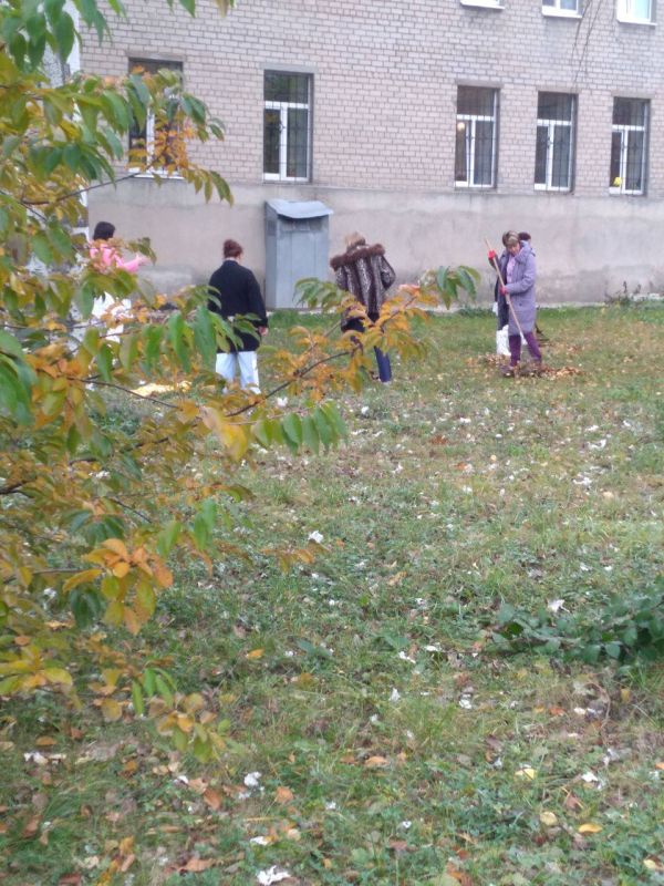 Василий Ткачук: Сегодня, в рамках реализации партийного проекта «Городская среда», сотрудники администрации Калининского...