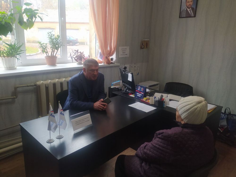 Прием граждан. Сегодня, 27 октября, состоялся приём граждан в общественной приемной ВПП «Единая Россия» Кировского района города Донецка. Прием провел глава администрации Юрий Будрин