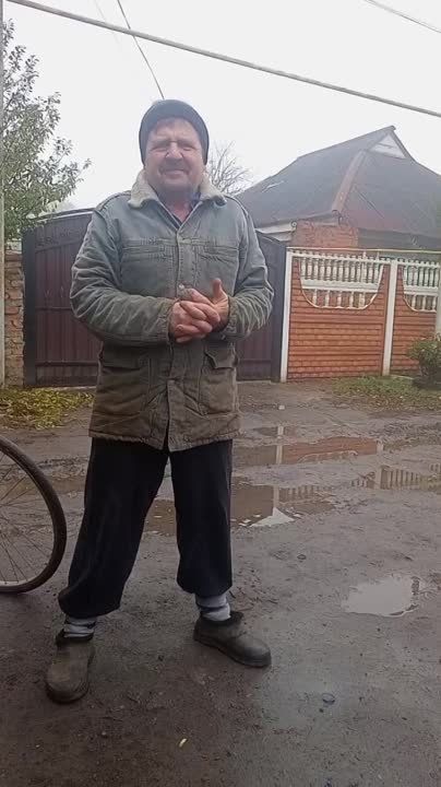 Марина Ахмедова: Друзья, сейчас мы возим еду не только в Мариуполь, где берут ее в основном старики и многодетные, но и в самые нуждающиеся районы Донецка