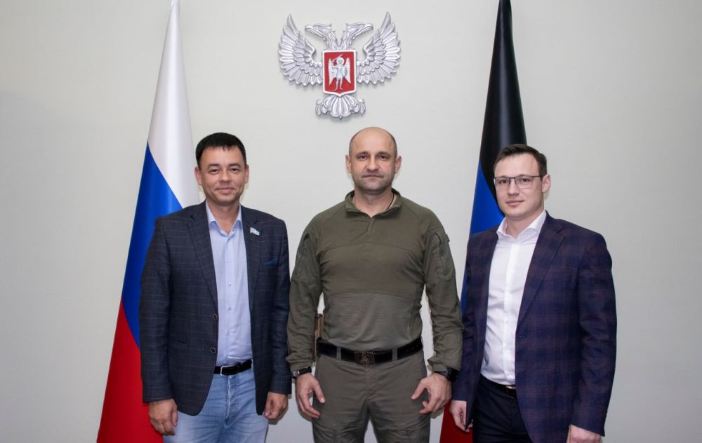 Сегодня провел рабочую встречу с главным врачом Якутской республиканской офтальмологической клинической больницы Иваном Луцкан, а также Министром здравоохранения ДНР Дмитрием Гарцевым