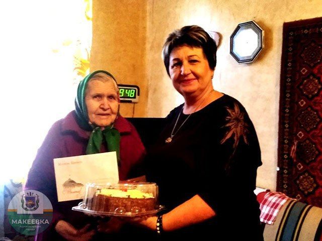 В Макеевке поздравили со знаменательным юбилеем Татьяну Просандееву