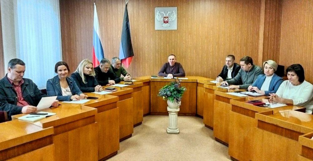 Сегодня, 2 ноября, глава администрации Буденновского района города Донецка Михаил Меренков провел аппаратное совещание