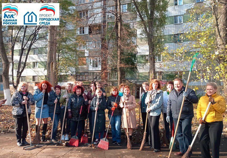 Сегодня, 2 ноября, в Киевском районе в рамках реализации партийного проекта "Городская среда" сотрудники...