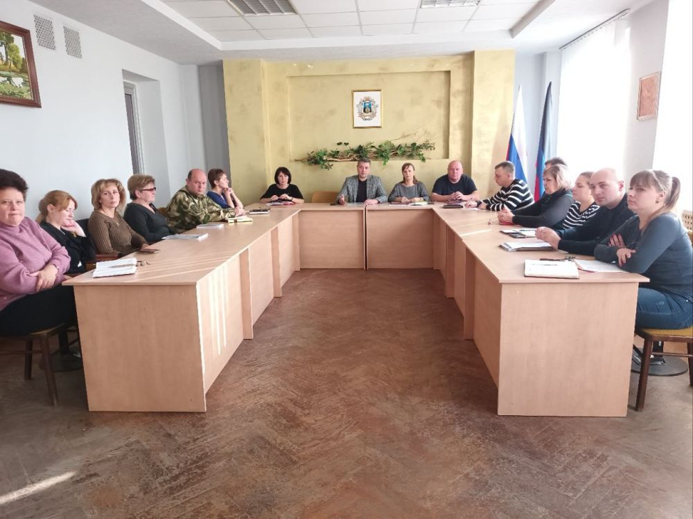 Василий Ткачук: Сегодня провел аппаратное совещание в администрации Калининского района города Донецка