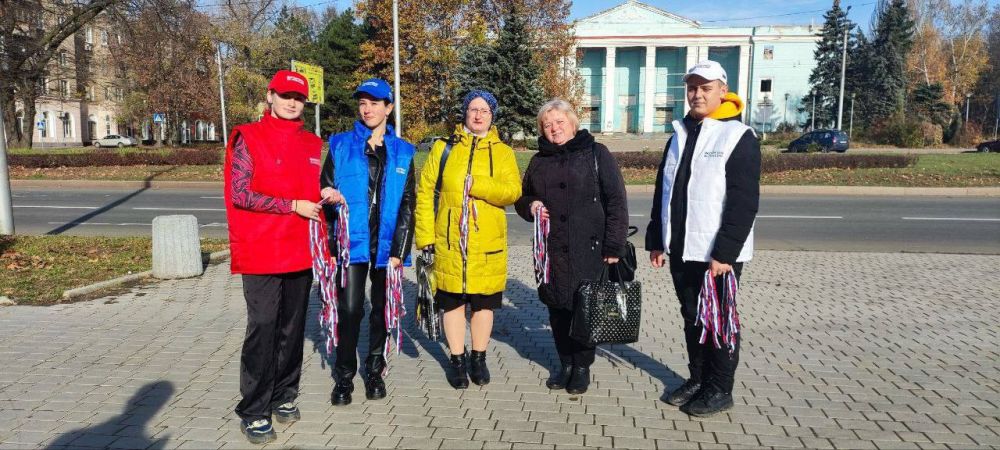 Василий Ткачук: Сегодня, ко ДНЮ НАРОДНОГО ЕДИНСТВА, администрацией Калининского района г.Донецка проведена тематическая акция «МЫ ВМЕСТЕ»