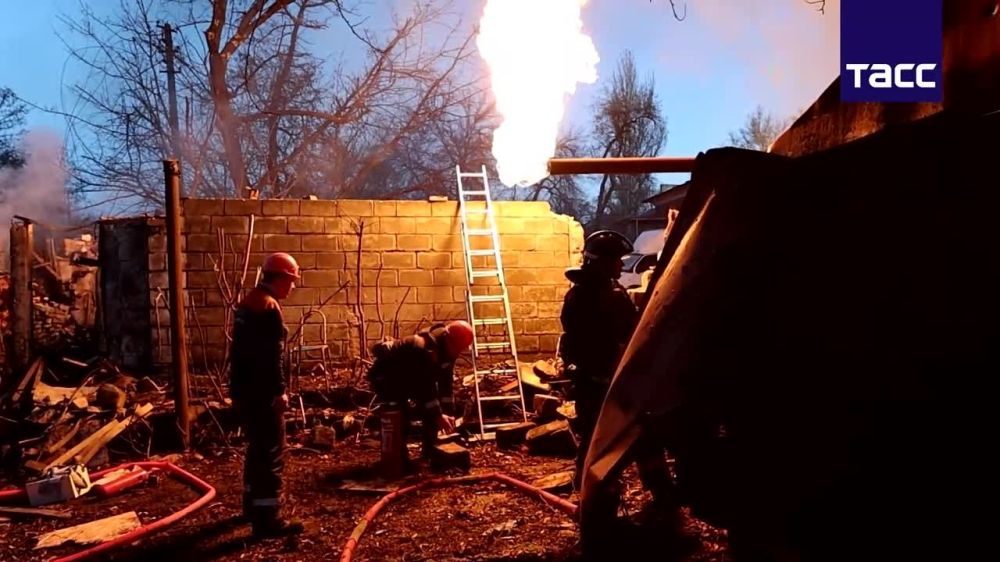 Шесть человек погибли из-за обстрела Ворошиловского района Донецка со стороны ВСУ. Об этом сообщил мэр города Алексей Кулемзин
