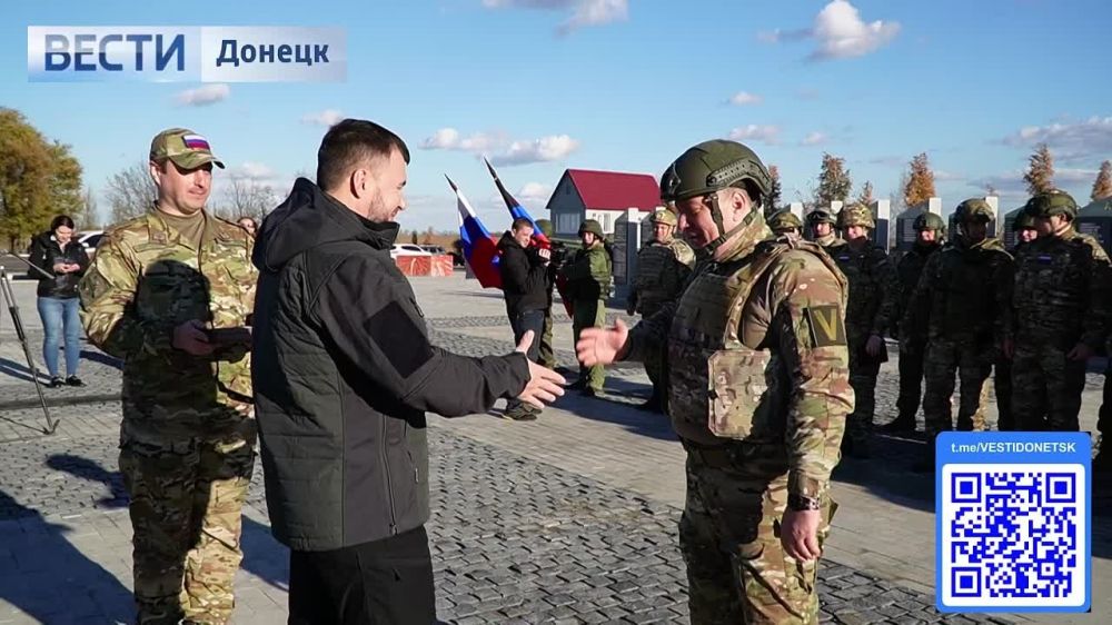 Командир батальона им. 383 шахтёрской дивизии Константин Кузьмин получил звезду героя Республики из рук Главы ДНР