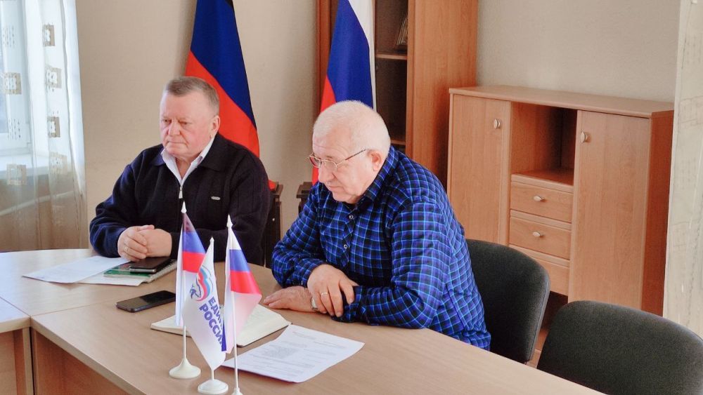 Наталья Бегуненко: Сегодня, 08 ноября, первый заместитель главы администрации Петровского района города Донецка Плахутин Юрий Иванович провел аппаратное совещание