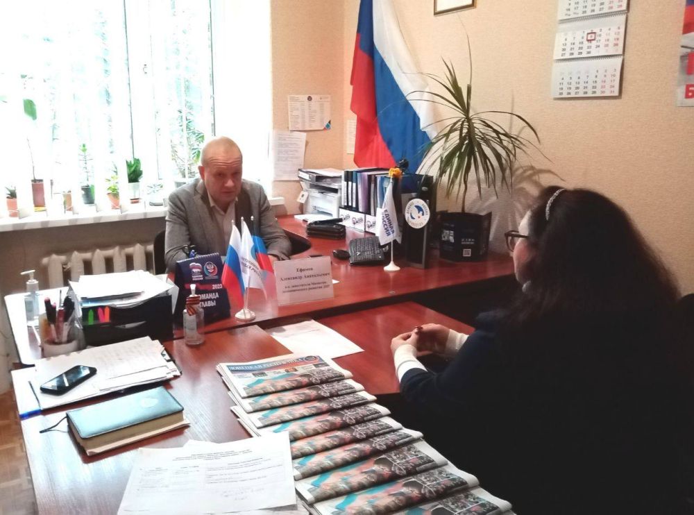 Василий Ткачук: Сегодня, 9 ноября, заместитель министра экономического развития Александр Ефимов провел прием граждан в рамках работы общественной приемной Всероссийской политической партии «Единая Россия» в Калининском районе города Донецк