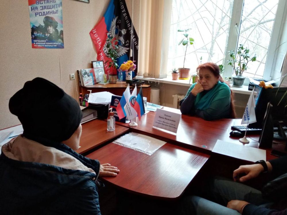 Василий Ткачук: Сегодня, 13 ноября , в общественной приемной ВПП «Единая Россия» состоялся прием граждан с депутатом Народного Совета ДНР Ириной Поповой