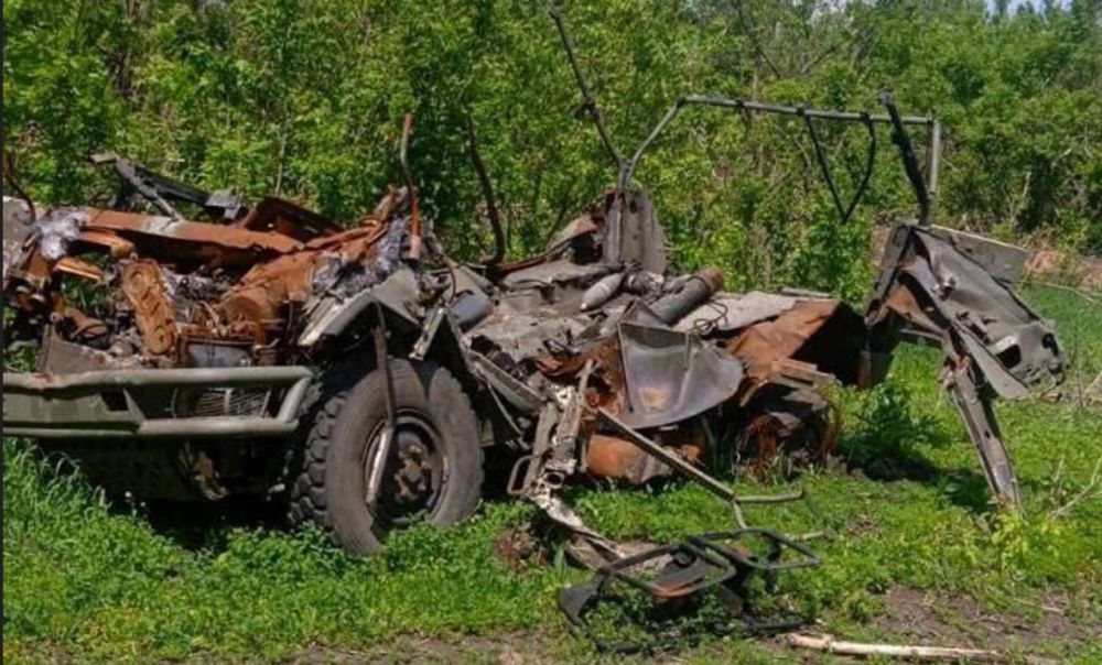 Чингис Дамбиев: Уничтоженный украинский бронеавтомобиль AMZ Dzik-2 с ПМ-38 польского производства возле н.п. Авдеевка Донецкой Народной Республики