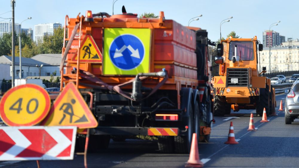 На дорогах ДНР и Запорожской области начали ремонт раньше срока