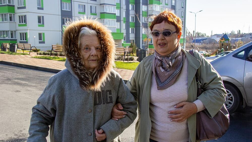 Ключи от новой квартиры в Мариуполе получила 101-летняя ветеран войны