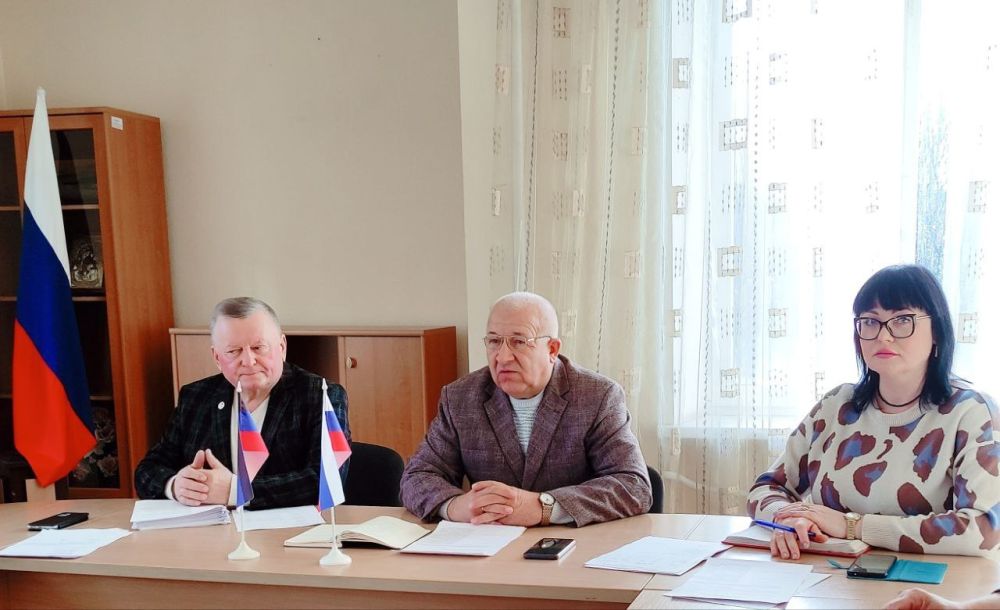 Наталья Бегуненко: Сегодня, 15 ноября, первый заместитель главы администрации Петровского района города Донецка Плахутин Юрий Иванович провел аппаратное совещание