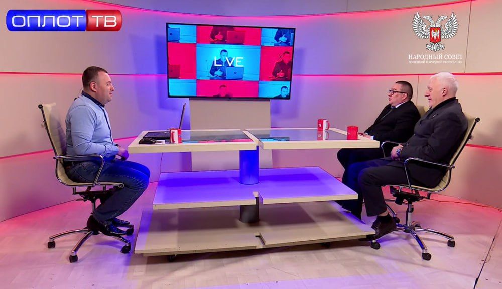 Заместитель Председателя Народного Совета Донецкой Народной Республики Андрей Крамар и депутат Народного Совета Андрей...