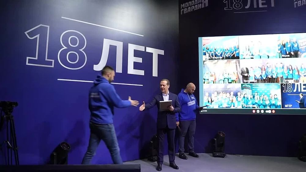 Дмитрий Медведев вручил благодарность депутату Народного Совета Донецкой Народной Республики Сергею Добровольскому