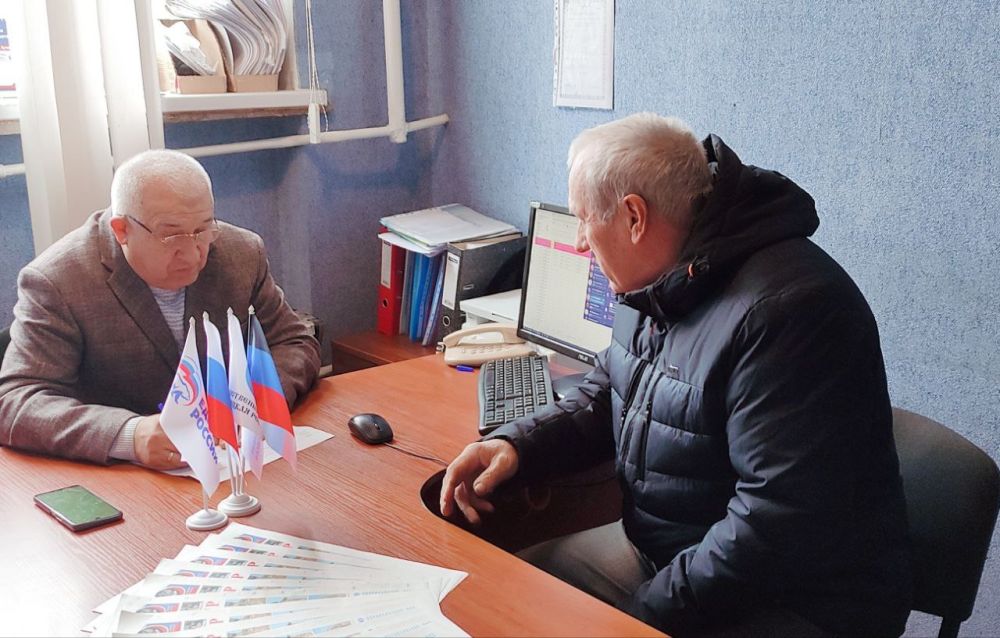 Наталья Бегуненко: В пятницу, 17 ноября, в общественной приёмной партии «Единая Россия» Петровского района г. Донецка состоялся приём граждан первым заместителем главы администрации Петровского района г. Донецка Плахутиным Юрием Ивановичем