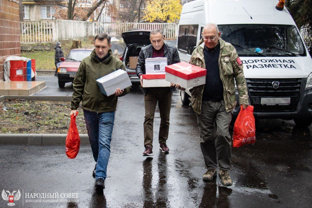 Депутаты от фракции КПРФ привезли гуманитарную помощь в Республиканский дом ребенка