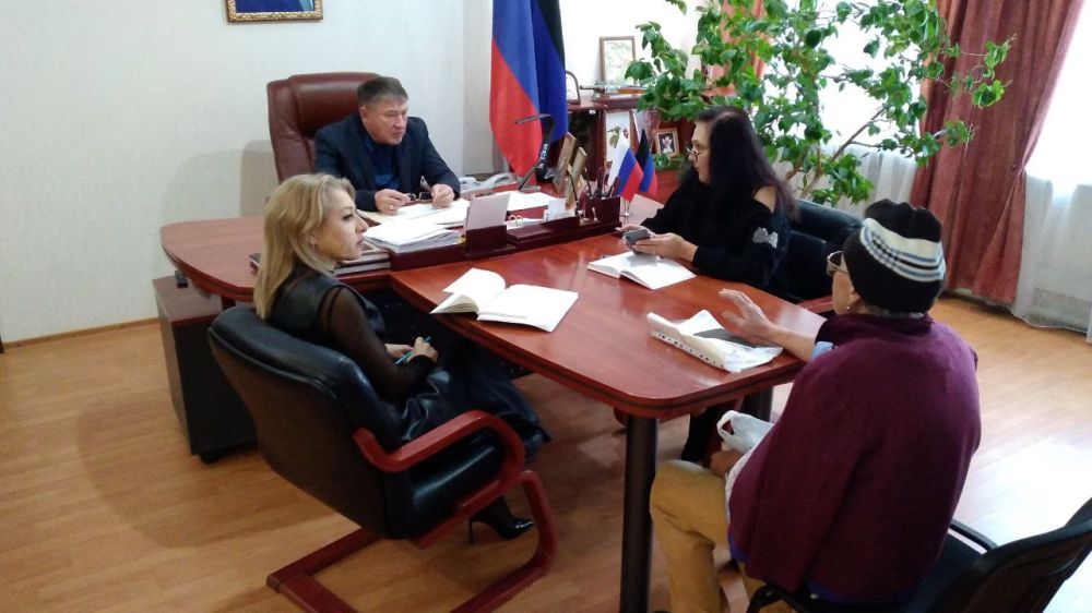 Прием граждан. Вчера, 20 ноября, в администрации Кировского района Донецка прошел личный прием граждан. Прием провел глава администрации Кировского района г. Донецка Юрий Будрин