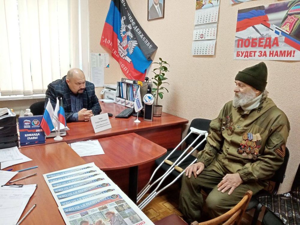 Василий Ткачук: Сегодня, 22 ноября, в общественной приемной ВПП «Едина Россия» состоялся прием граждан депутатом Народного Совета ДНР Андреем Боряком в рамках реализации проекта "Центр помощи по вопросам СВО"