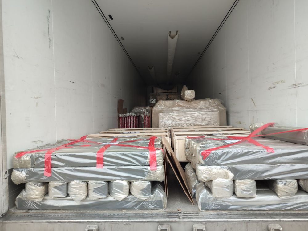 Юрий Мартынов: Вчера в Донецкую Народную Республику поставлено 7 комплектов спортивного инвентаря и оборудования для...