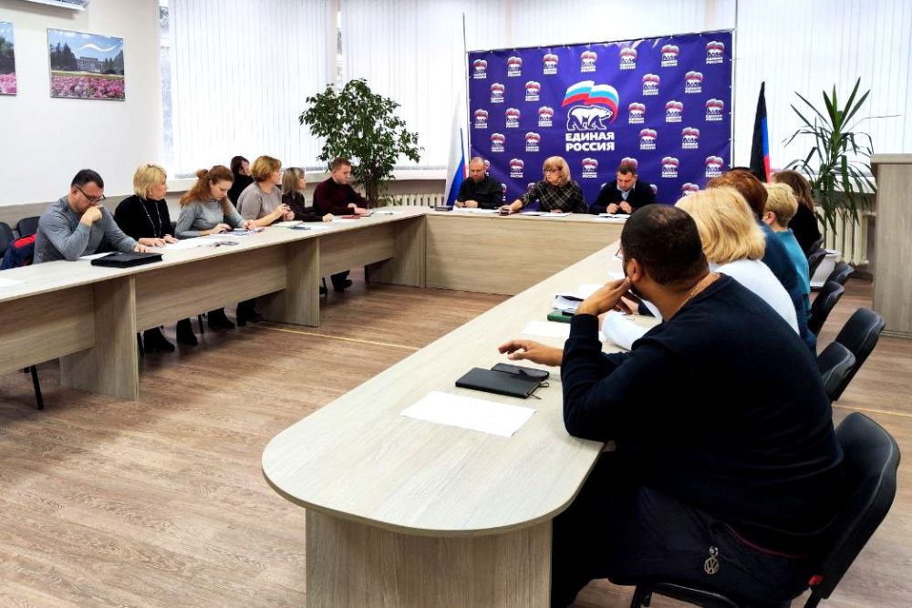 Татьяна Копылова: Сегодня, 22 ноября, на аппаратном совещании администрации Ворошиловского района г. Донецка обсуждались вопросы жизнедеятельности района, а именно: