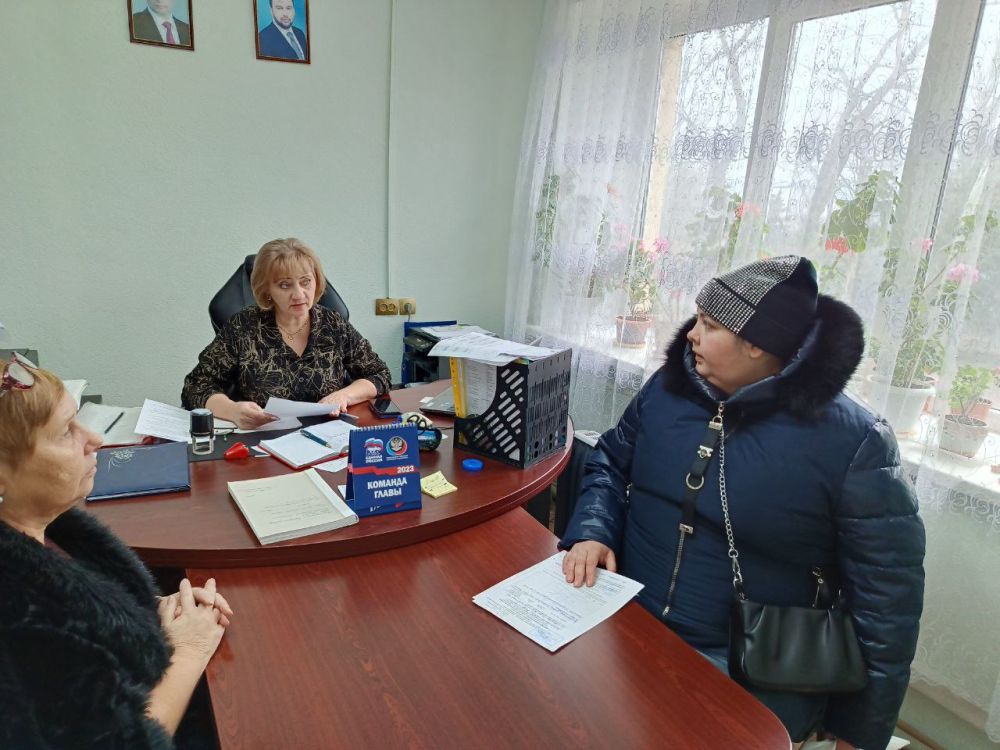 Юрий Будрин: Прием граждан. Сегодня, 29 ноября, в администрации Кировского района города Донецка прошел личный прием граждан. Прием провела управляющий делами администрации Кировского района г. Донецка Людмила Аринович