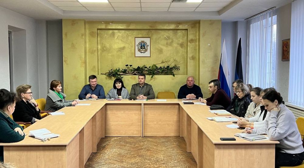 Василий Ткачук: Сегодня, 29 ноября, провел аппаратное совещание в администрации Калининского района города Донецка