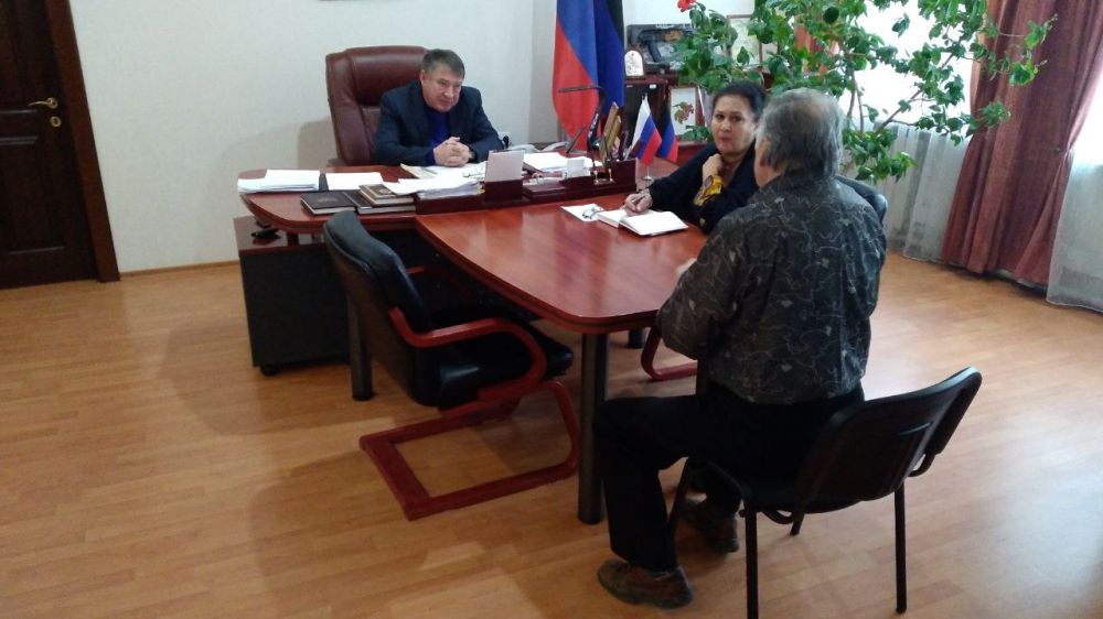 Прием граждан. Сегодня, 4 декабря, в администрации Кировского района Донецка прошел личный прием граждан. Прием провел глава администрации Кировского района г. Донецка Юрий Будрин