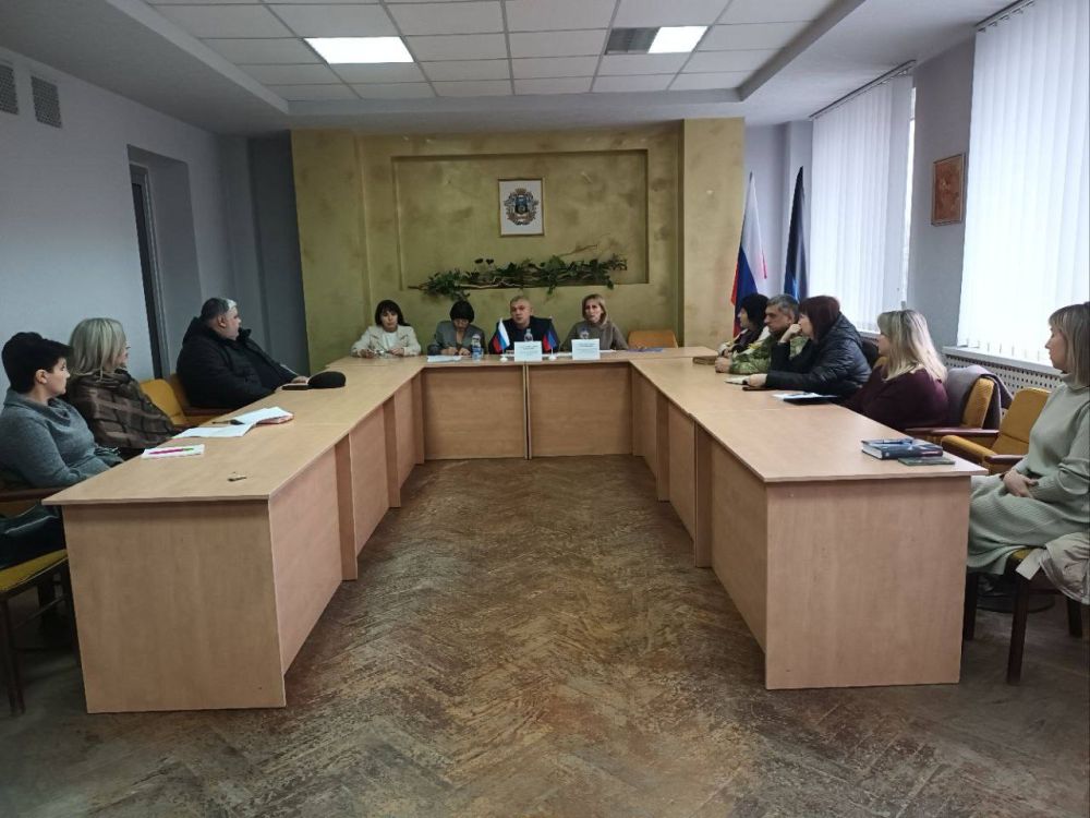 Василий Ткачук: В администрации Калининского района г. Донецка, по инициативе Управления ФНС России по ДНР , состоялась рабочая встреча с представителями бюджетных организаций по вопросам налогообложения и вопросам подачи налоговой отчетности