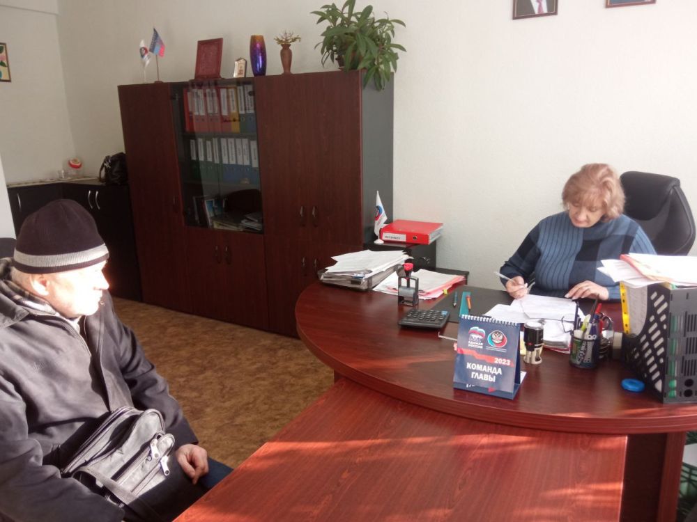 Юрий Будрин: Прием граждан. Сегодня, 6 декабря, в администрации Кировского района города Донецка прошел личный прием граждан. Прием провела управляющий делами администрации Кировского района г. Донецка Людмила Аринович