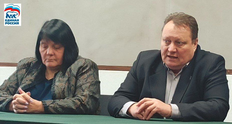 Сегодня, 6 декабря, глава администрации Киевского района Валентин Левченко повел встречу с трудовым коллективом ГБПОУ «Донецкий техникум химических технологий и фармации»