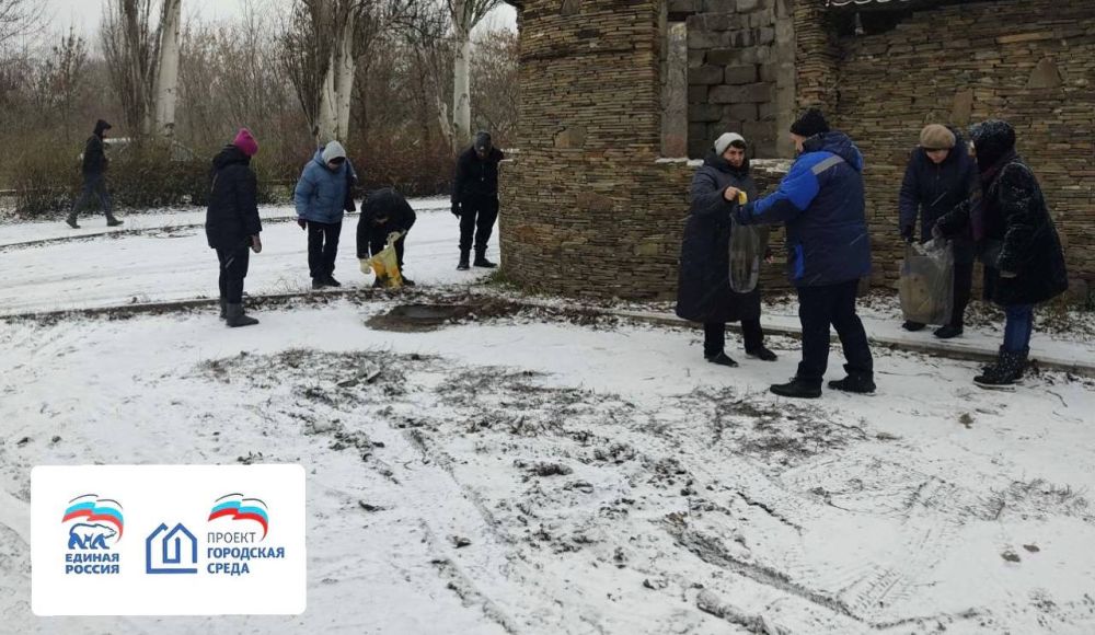 Василий Ткачук: Сегодня, в рамках реализации партийного проекта «Городская среда», сотрудники администрации Калининского...