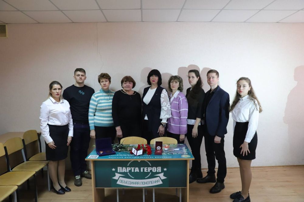 Василий Ткачук: Сегодня в Калининском районе города Донецка состоялось торжественное открытие «Парты Героя» имени Дмитрия Сидорова прошло на базе Донецкого педагогического колледжа